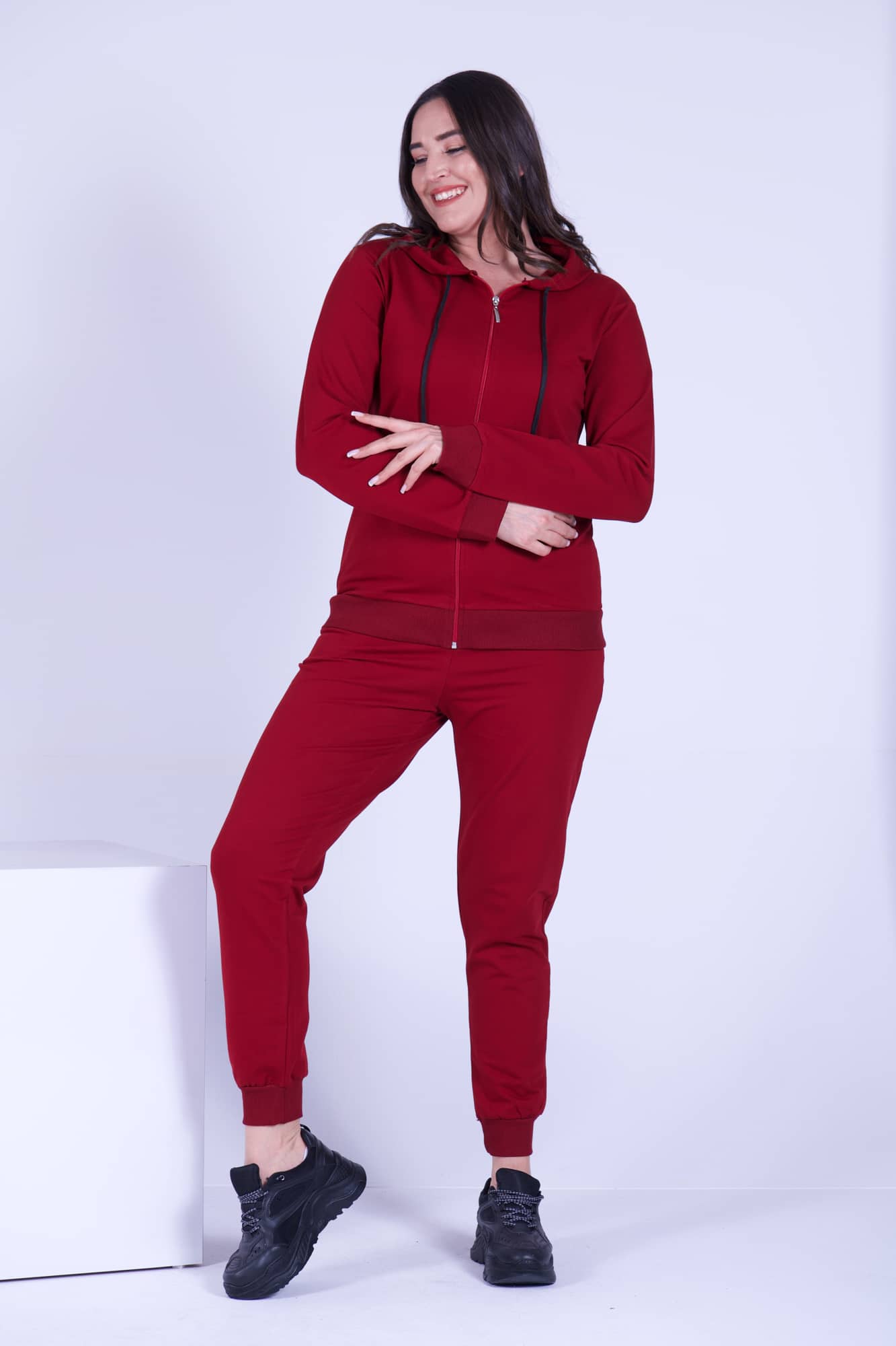 Trening dama marimi mari cu gluga simplu 8500